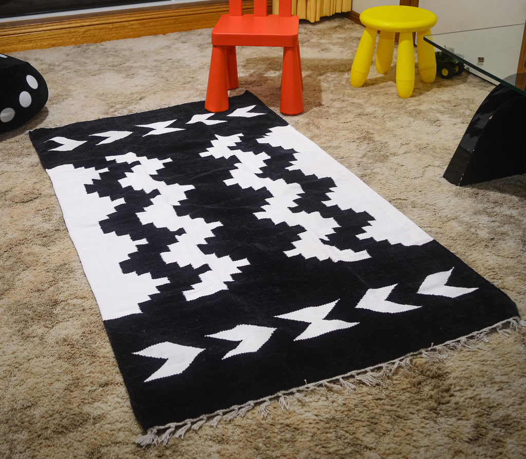 WOW 3x5ft Black Hand Loomed Velvet Shatranji  Rug For Attractive Home Decoration - Wowvious